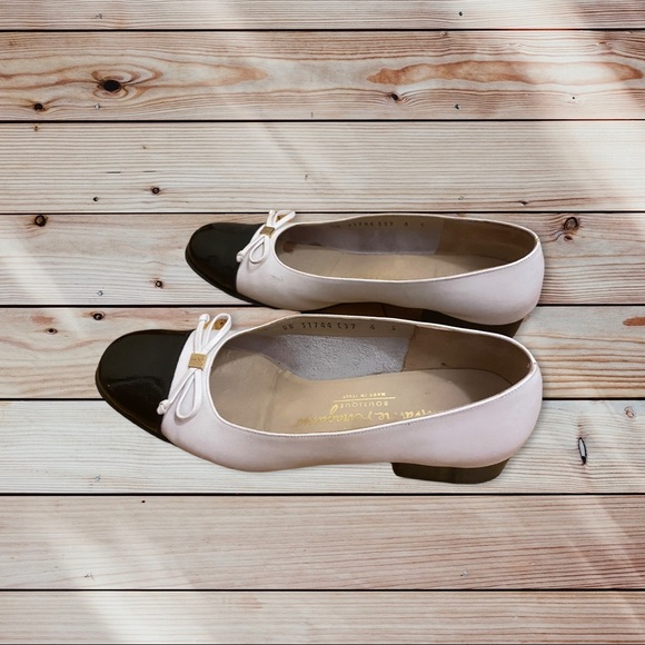 Salvatore Ferragamo Ivory and Black Leather Bow Pumps•Size 37 C - 6,5 US size. - Picture 3 of 8